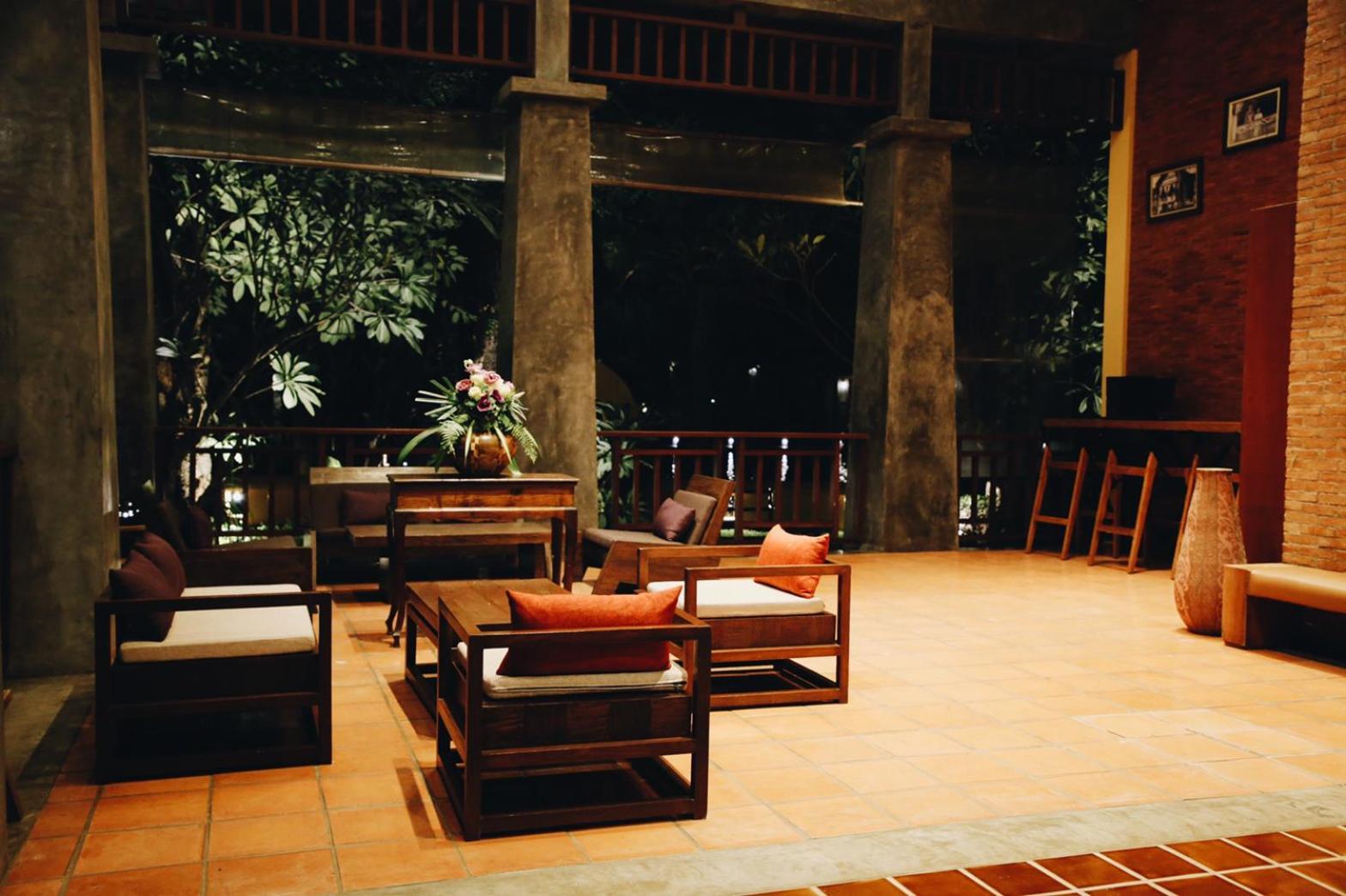 Hotel De L'Amour Sha Plus Prakhon Chai Exterior foto