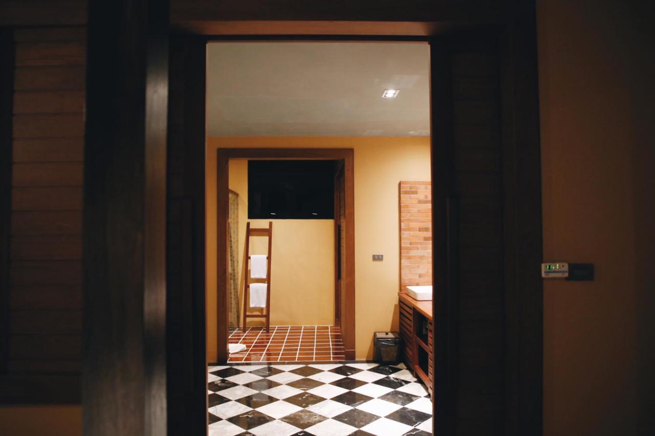Hotel De L'Amour Sha Plus Prakhon Chai Exterior foto